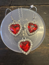 Load image into Gallery viewer, Heart shaped 3 piece jewelry set