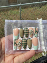 Load image into Gallery viewer, Custom nails by Kerri